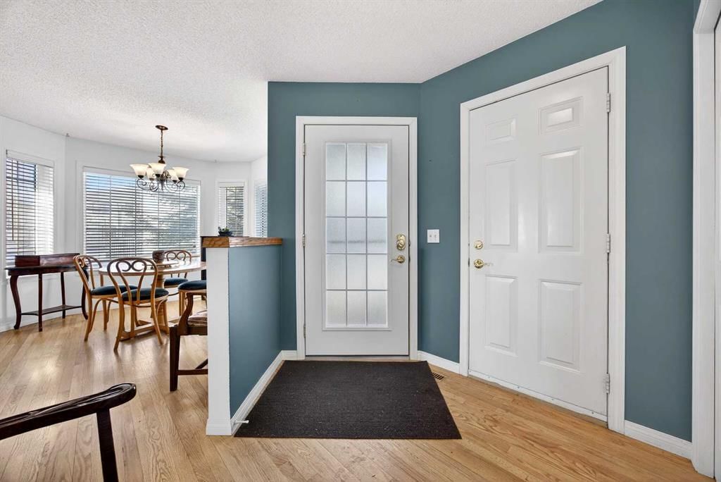 501 Citadel Terrace NW, Calgary — photo 4 of 41