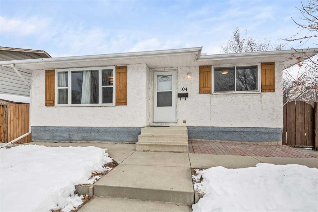 104 Doverthorn Close SE, Calgary — photo 3 of 48