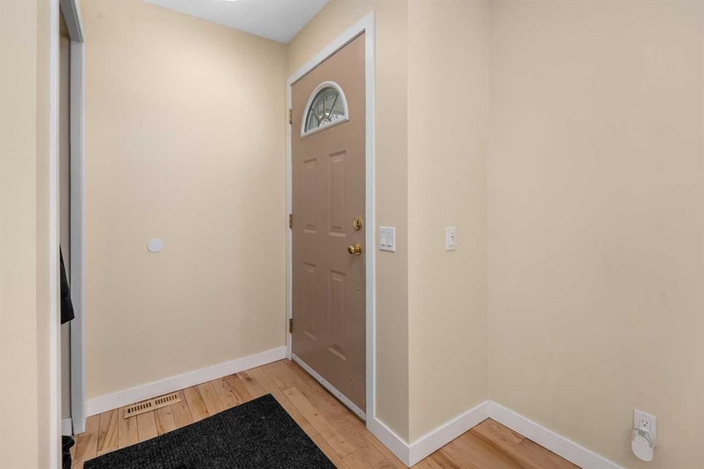 104 Doverthorn Close SE, Calgary — photo 4 of 48