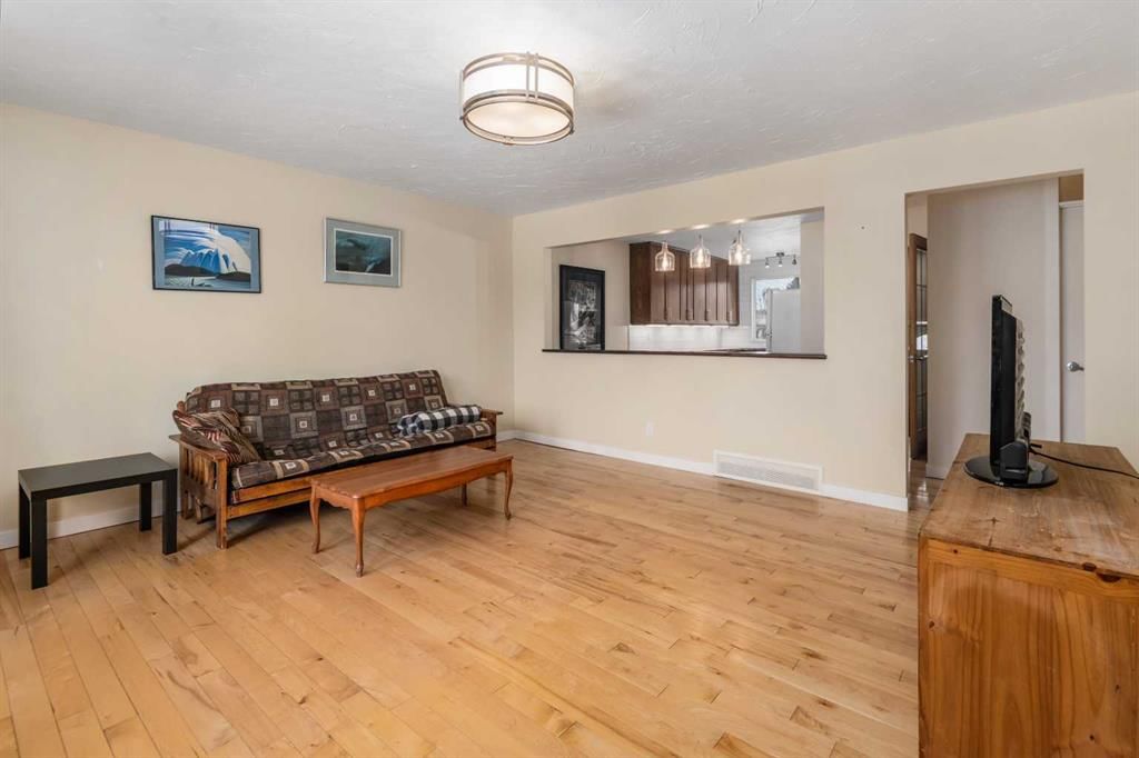 104 Doverthorn Close SE, Calgary — photo 5 of 48
