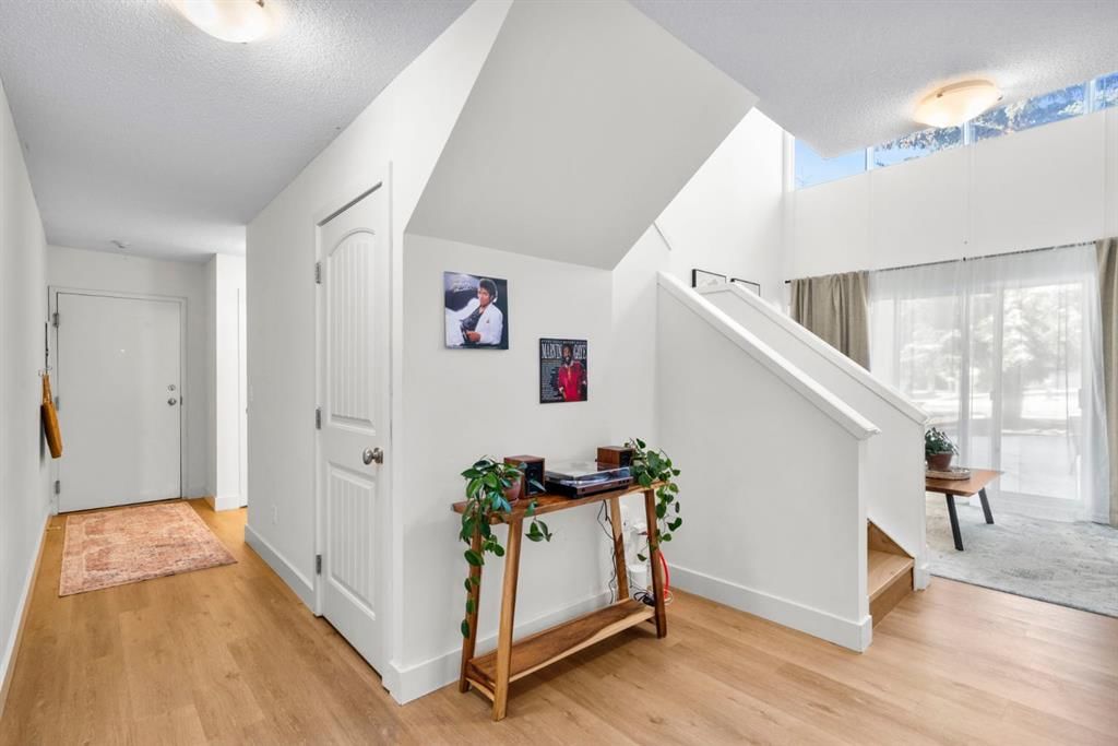 8, 114 Village Heights SW, Calgary — photo 2 of 43