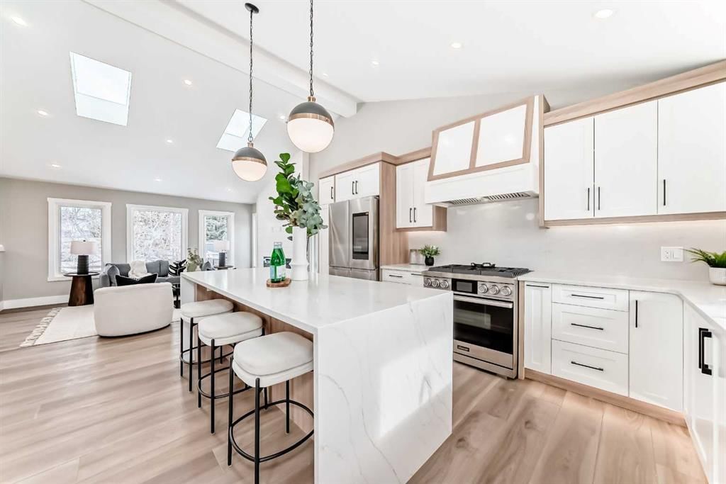 7 Lake Sundance Place SE, Calgary — photo 5 of 40