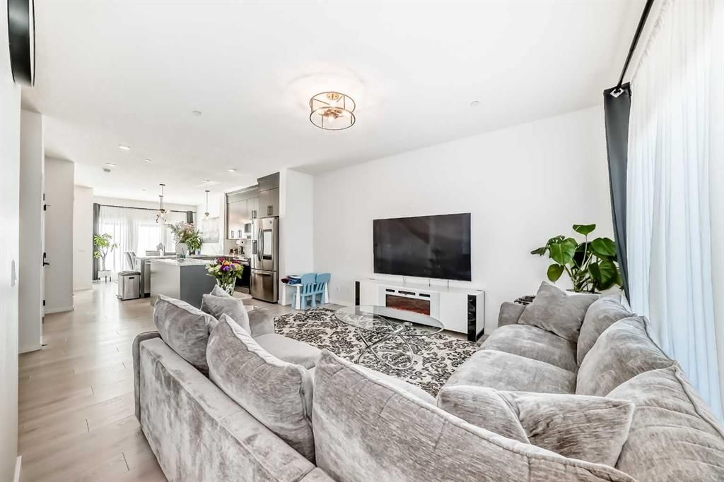 215 148 Avenue NW, Calgary — photo 4 of 50