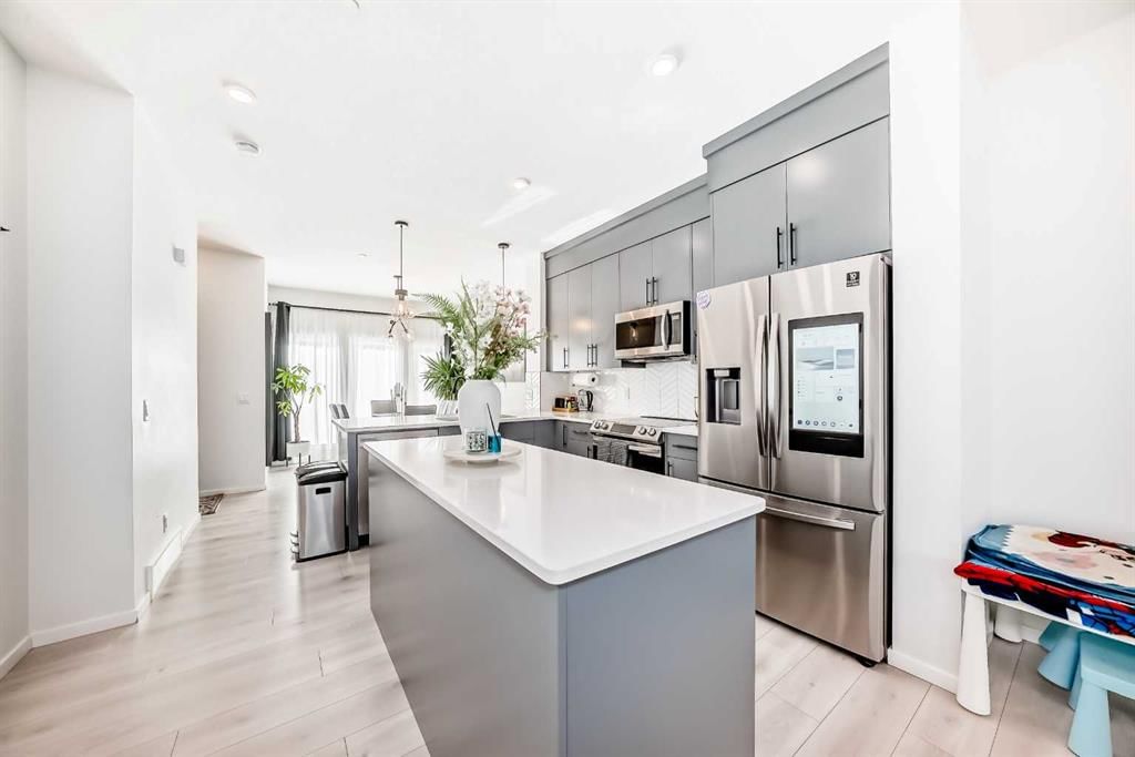 215 148 Avenue NW, Calgary — photo 5 of 50
