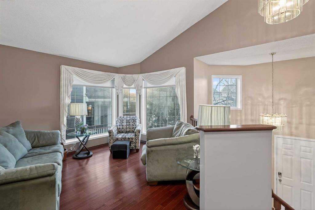 150 Somerset Close SW, Calgary — photo 4 of 47