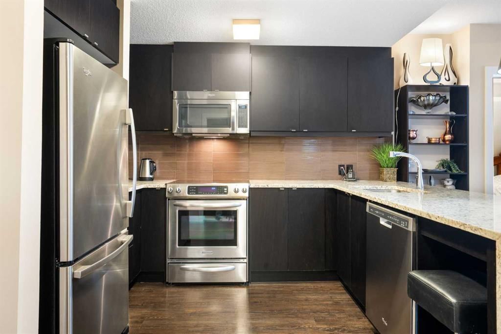 101, 25 Aspenmont Heights SW, Calgary — photo 3 of 36