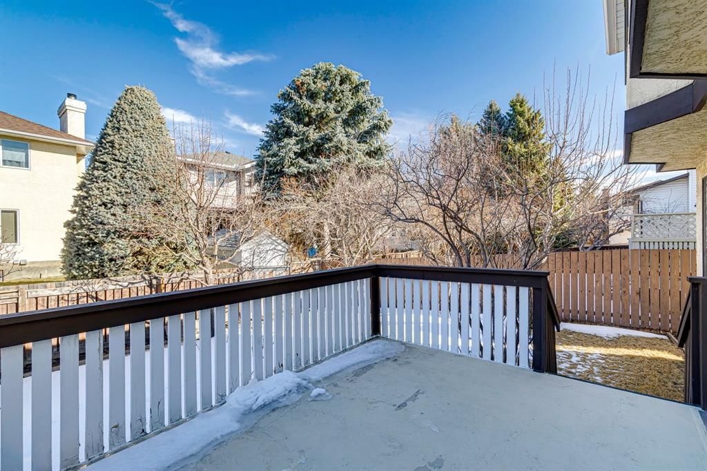 68 Woodstock Road SW, Calgary — photo 2 of 47