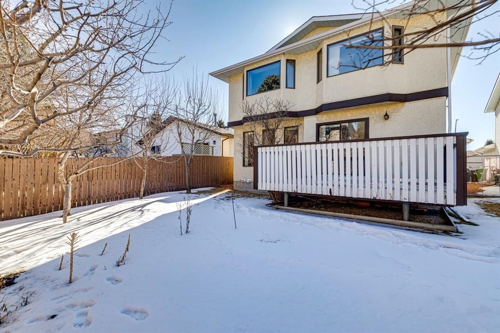 68 Woodstock Road SW, Calgary — photo 5 of 47