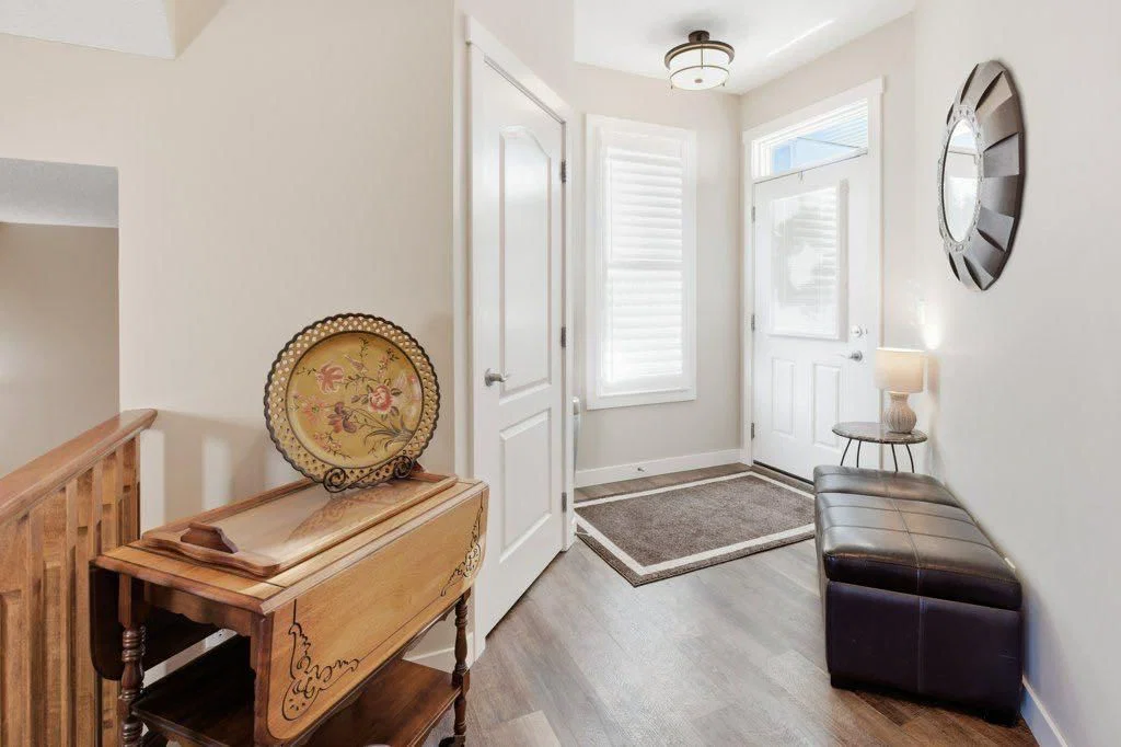 54 Crestbrook Drive SW, Calgary — photo 3 of 39