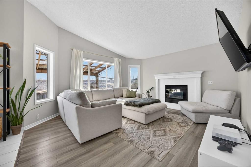 108 Harvest Creek Court NE, Calgary — photo 4 of 46