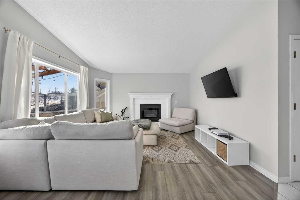 108 Harvest Creek Court NE, Calgary — photo 5 of 46