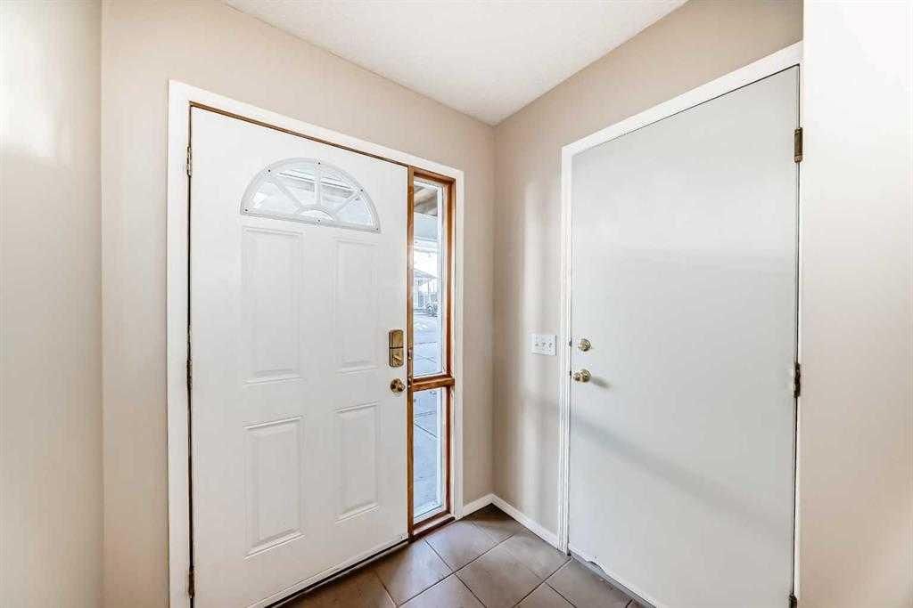 677 Regal Park NE, Calgary — photo 3 of 50