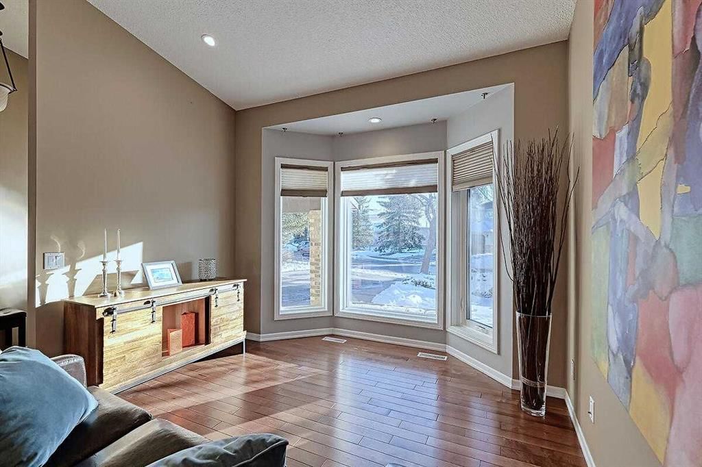 617 Sunmills Drive SE, Calgary — photo 4 of 50
