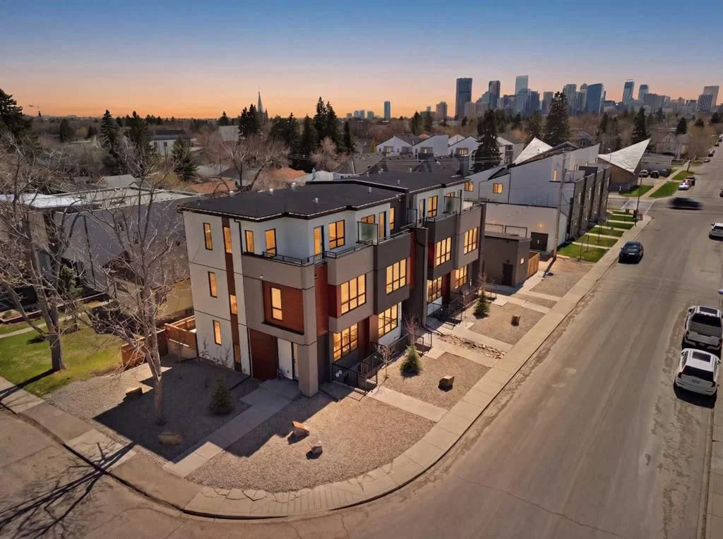 2124 7 Street NW, Calgary — photo 3 of 32