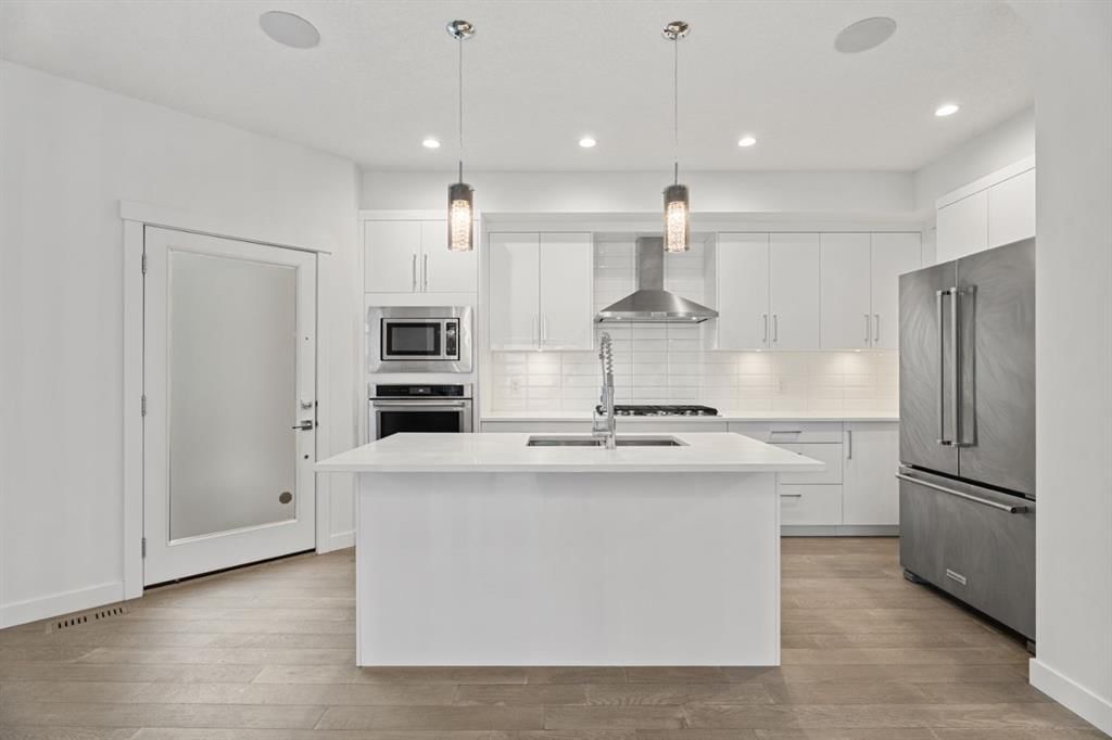 2, 136 22 Avenue NE, Calgary — main listing photo