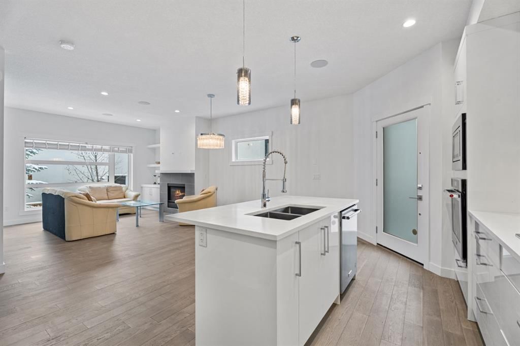 2, 136 22 Avenue NE, Calgary — photo 3 of 30