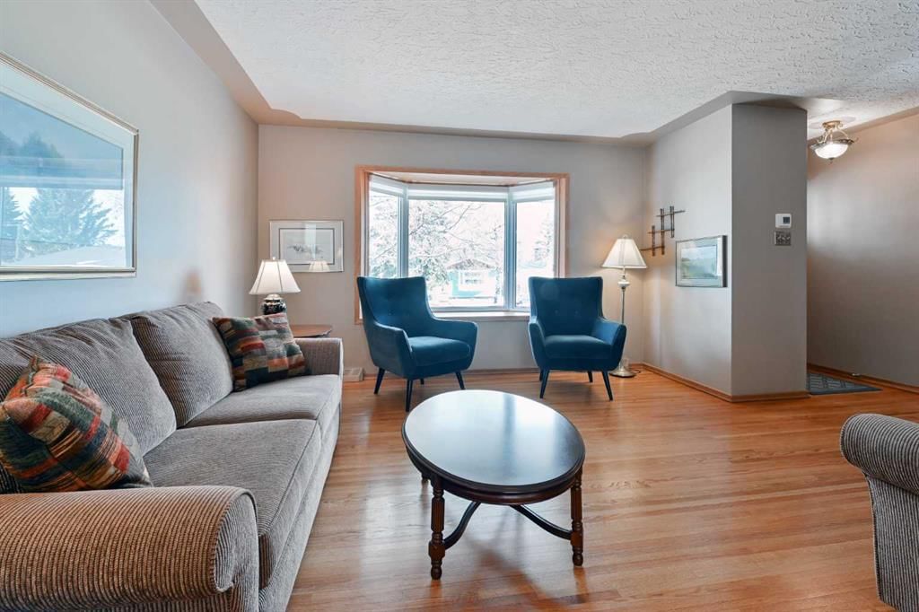 7703 5 Street SW, Calgary — photo 3 of 20