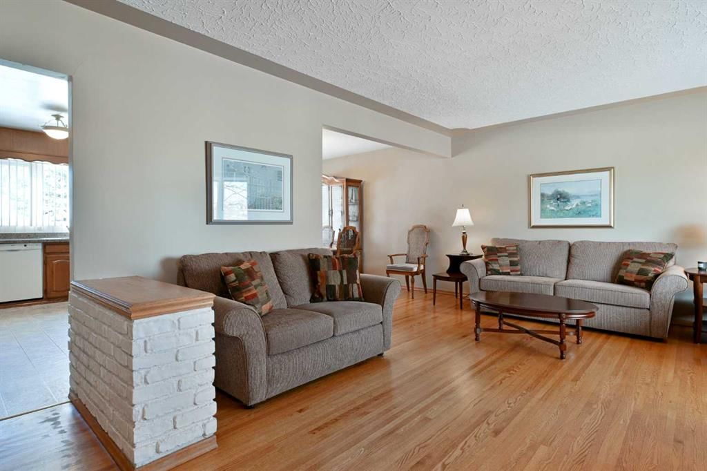 7703 5 Street SW, Calgary — photo 4 of 20
