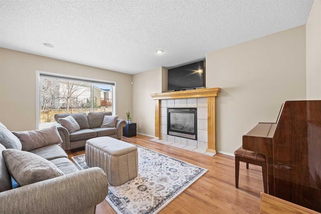 83 Cougarstone Way SW, Calgary — photo 3 of 45