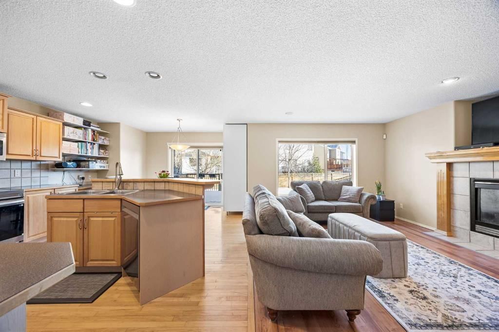 83 Cougarstone Way SW, Calgary — photo 5 of 45