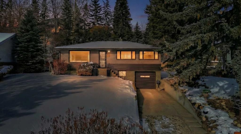 13 Hawthorne Crescent NW, Calgary — main listing photo