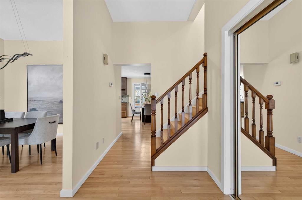 315 Woodhaven Place SW, Calgary — photo 4 of 46