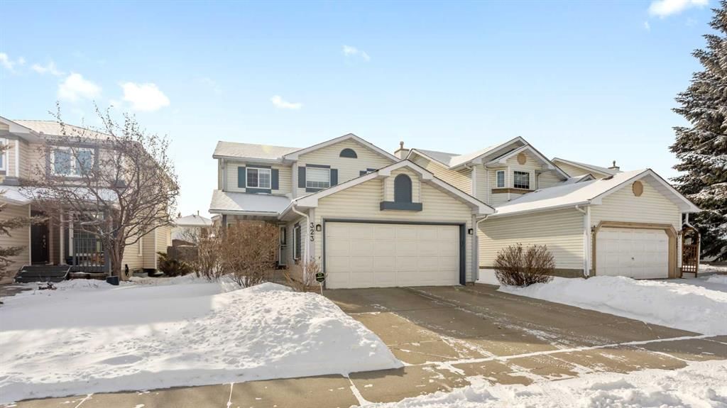 323 Mt Cornwall Circle SE, Calgary — photo 3 of 50