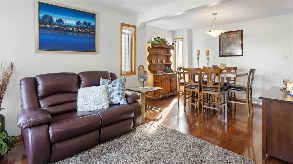 323 Mt Cornwall Circle SE, Calgary — photo 4 of 50