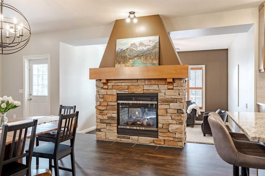 270 Valley Crest Court NW, Calgary — photo 5 of 35