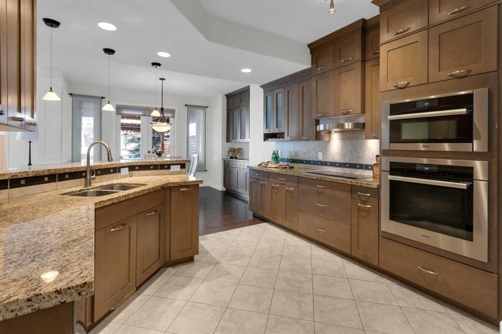 95 Discovery Ridge Boulevard SW, Calgary — photo 3 of 50