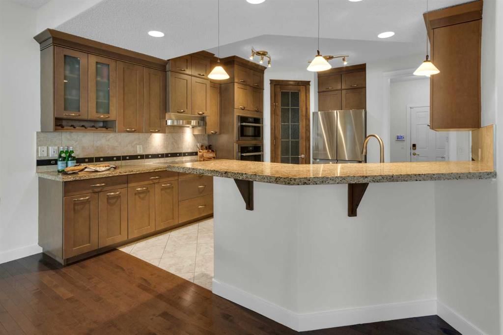 95 Discovery Ridge Boulevard SW, Calgary — photo 4 of 50