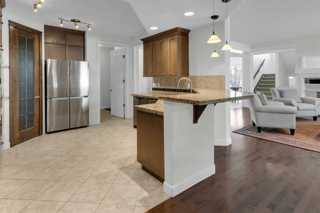 95 Discovery Ridge Boulevard SW, Calgary — photo 5 of 50