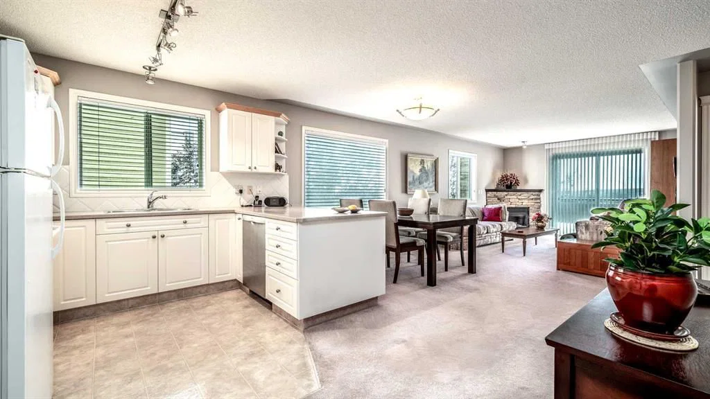 2206, 7451 Springbank Boulevard SW, Calgary — photo 4 of 36