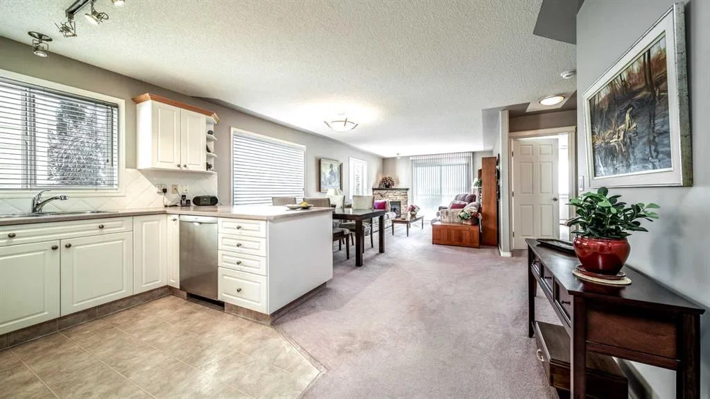 2206, 7451 Springbank Boulevard SW, Calgary — photo 5 of 36