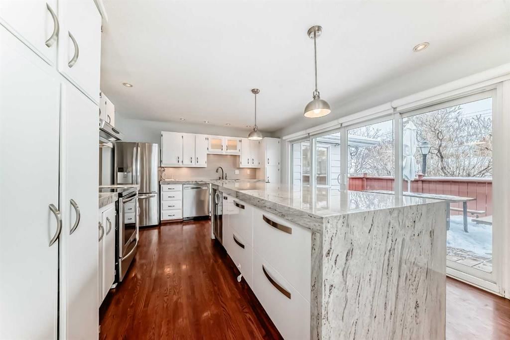 9723 Fairmount Drive SE, Calgary — photo 4 of 25
