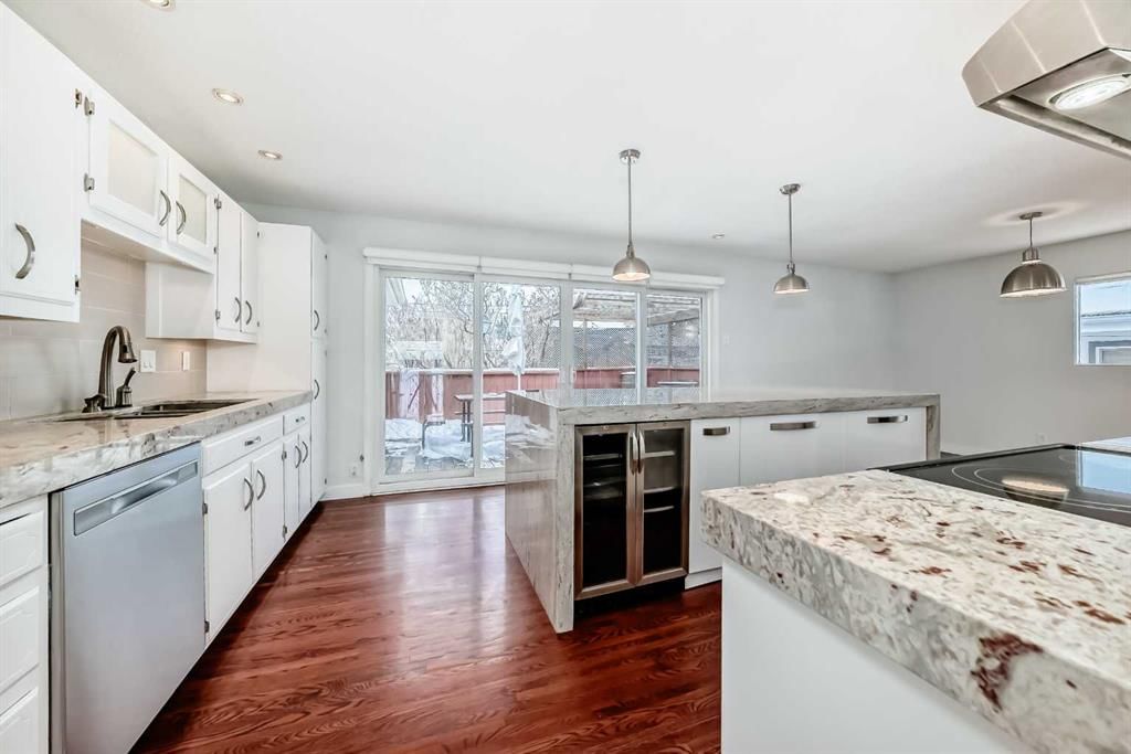 9723 Fairmount Drive SE, Calgary — photo 5 of 25