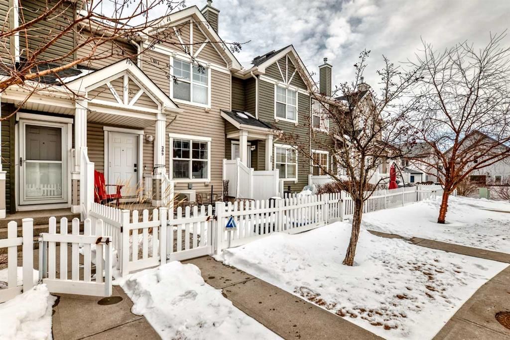 389 Elgin Gardens SE, Calgary — main listing photo