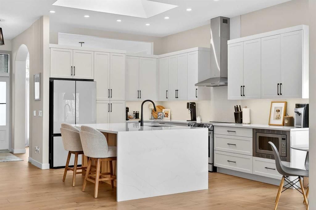 318 Mountain Park Drive SE, Calgary — main listing photo