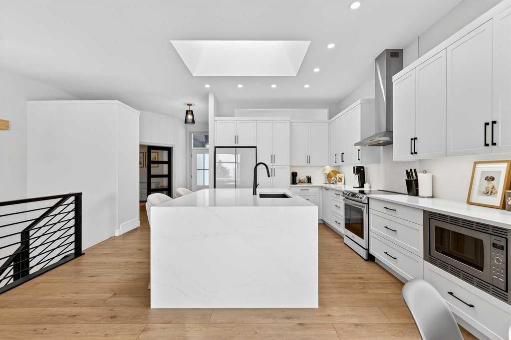 318 Mountain Park Drive SE, Calgary — photo 2 of 50