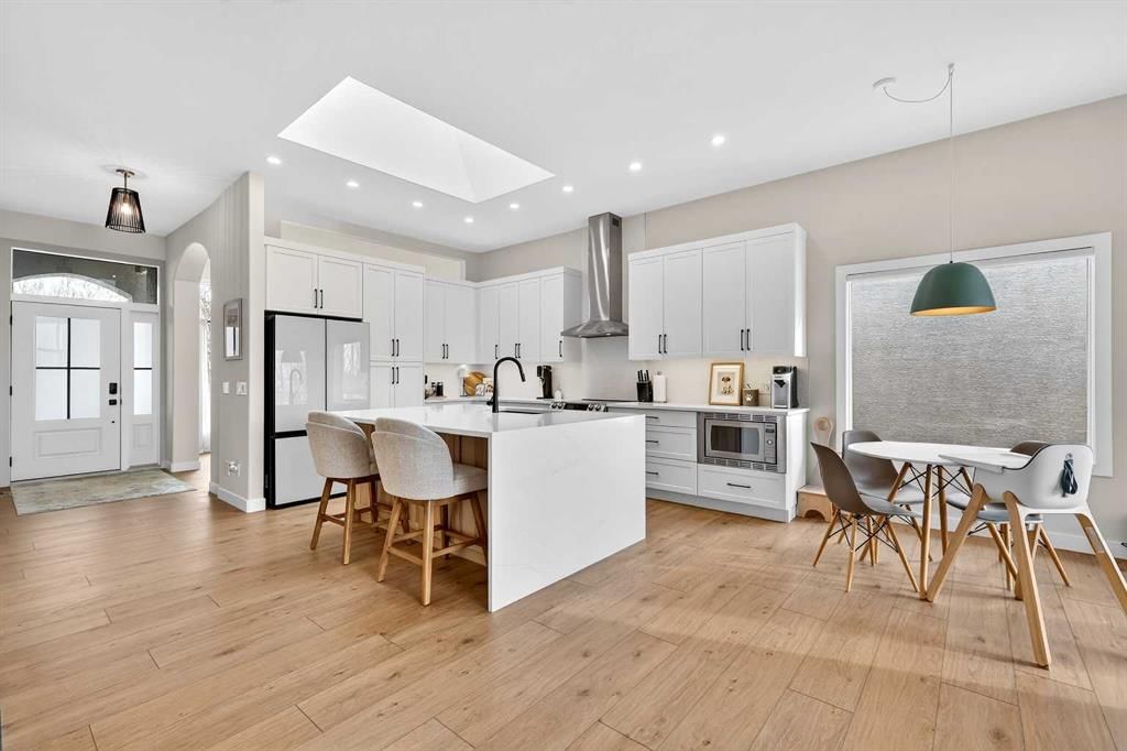 318 Mountain Park Drive SE, Calgary — photo 4 of 50