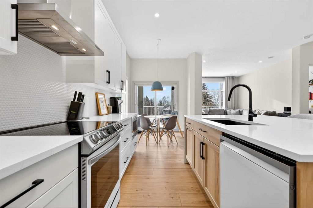 318 Mountain Park Drive SE, Calgary — photo 5 of 50