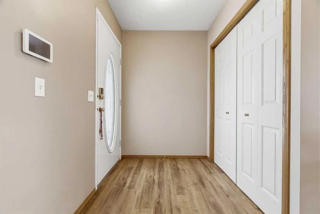 105 Douglas Ridge Circle SE, Calgary — photo 3 of 50