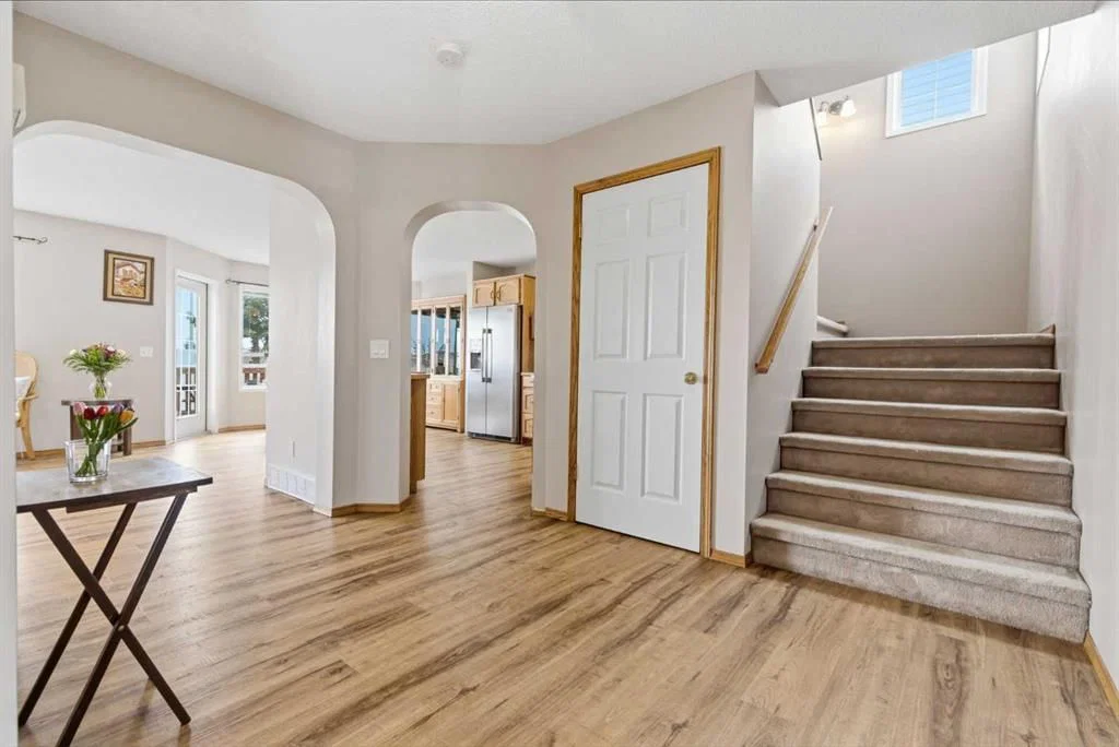 105 Douglas Ridge Circle SE, Calgary — photo 4 of 50