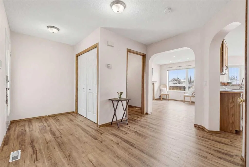 105 Douglas Ridge Circle SE, Calgary — photo 5 of 50