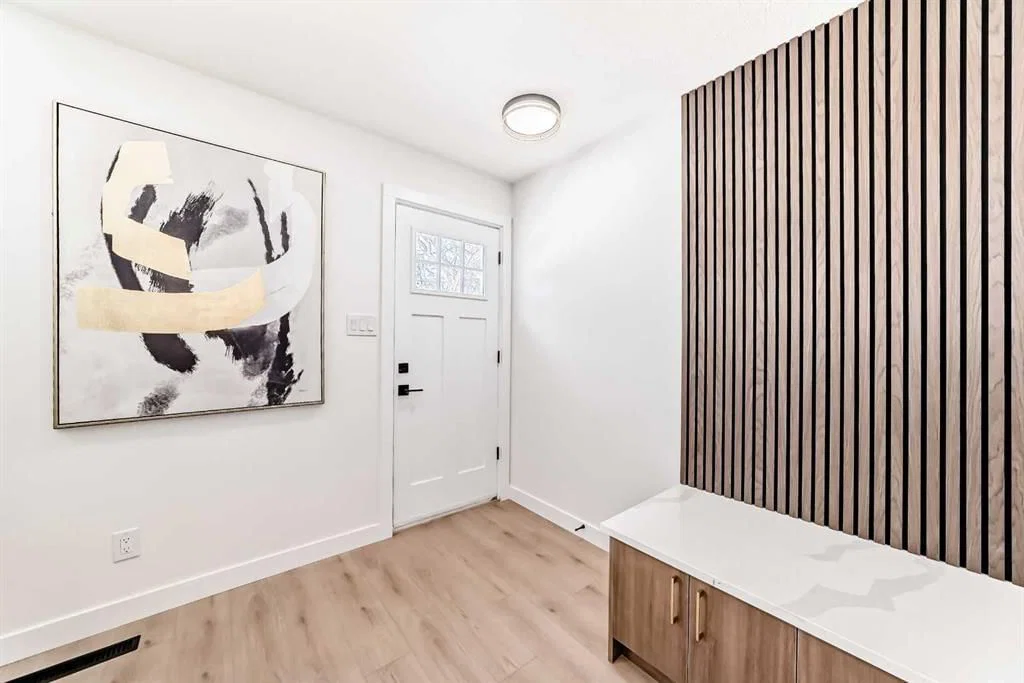 4936 45 Street SW, Calgary — photo 5 of 47
