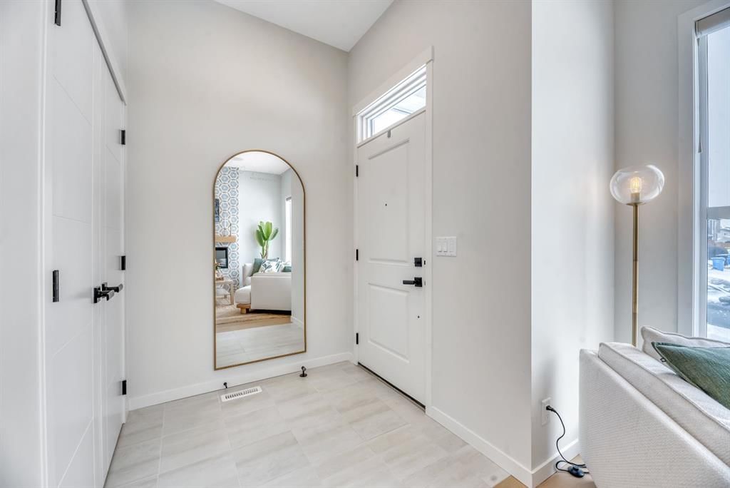559 Wolf Creek Way SE, Calgary — photo 5 of 45