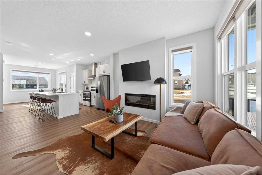 543 Livingston Way NE, Calgary — photo 2 of 30