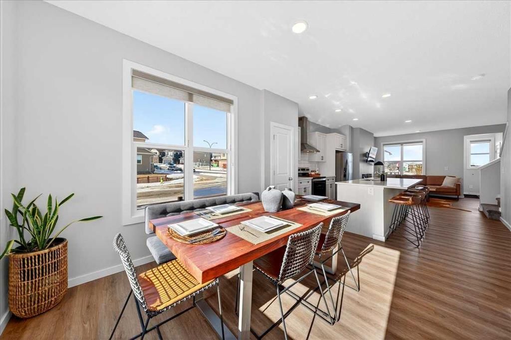 543 Livingston Way NE, Calgary — photo 4 of 30