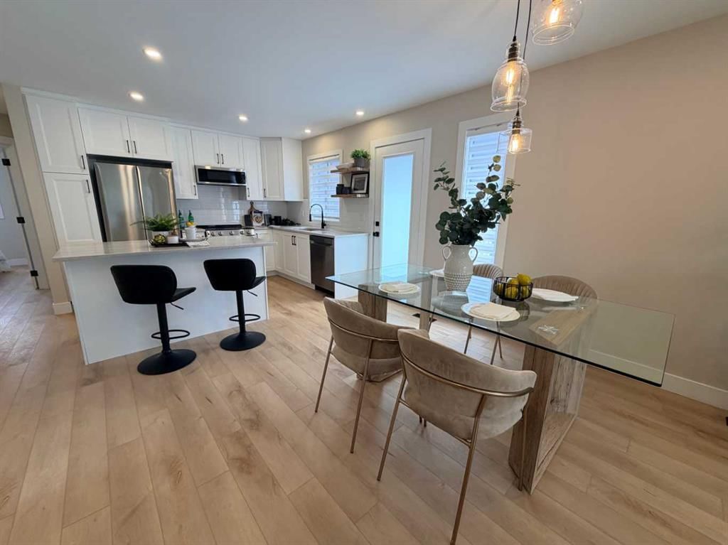 129 Coventry Place NE, Calgary — photo 5 of 37