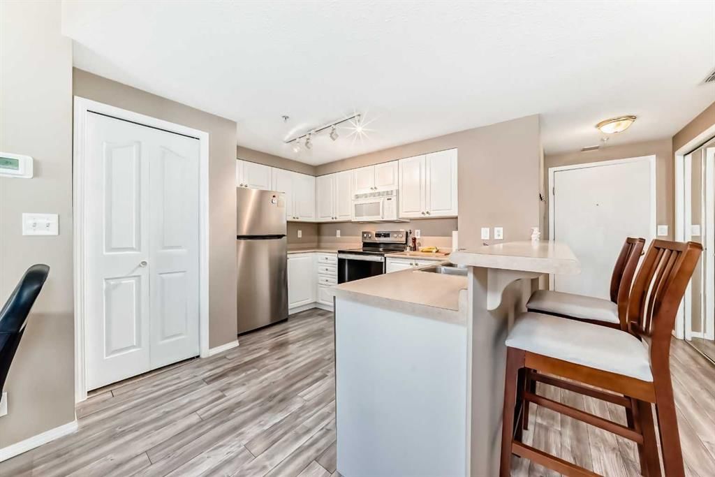 1102, 683 10 Street SW, Calgary — photo 5 of 34